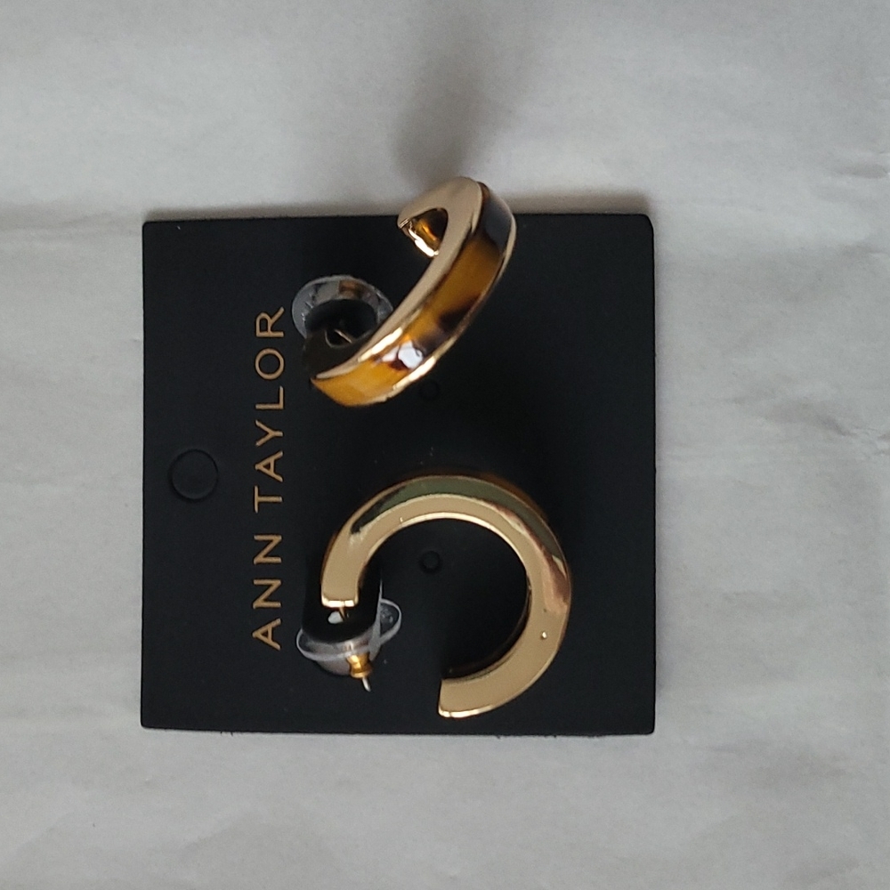 Tortoise Shell Hoop earrings - Picture 2 of 3